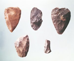 史前石刻工具，来自Grotte de Placard，公元前80000-35000（燧石）